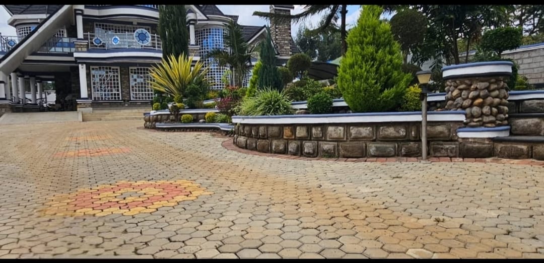 HIGH-END 7-BEDROOM MANSIONETTE – PRIME HILLSIDE