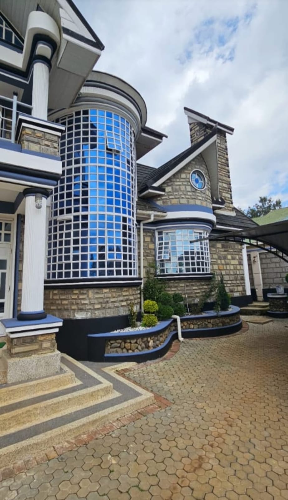 HIGH-END 7-BEDROOM MANSIONETTE – PRIME HILLSIDE