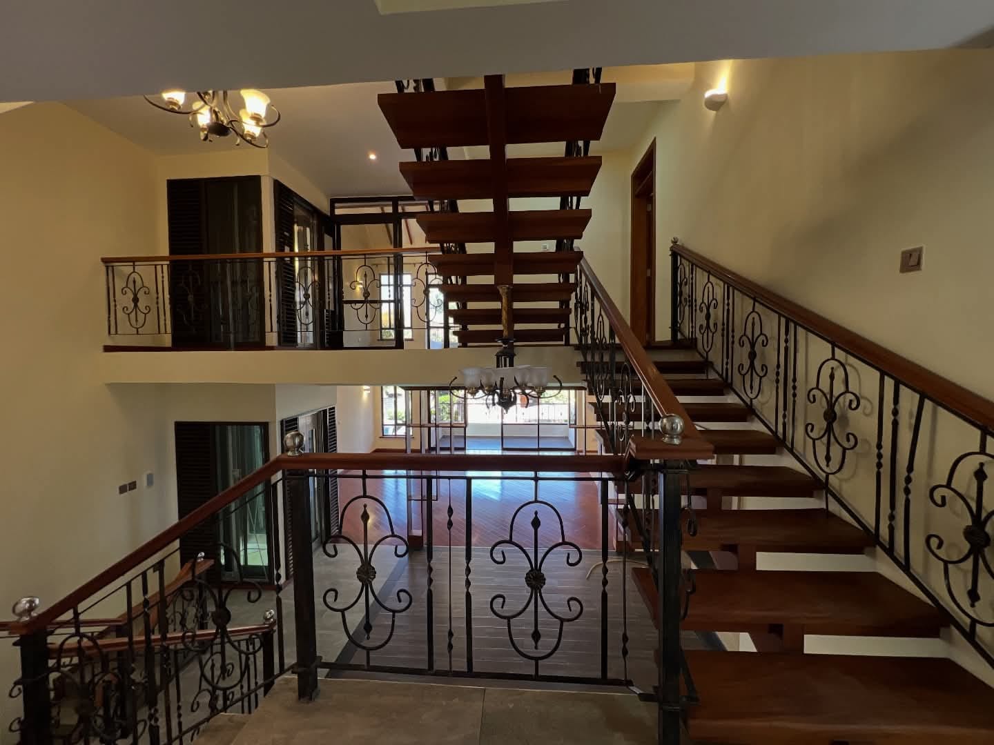 5 Bedroom Townhouse for Rent