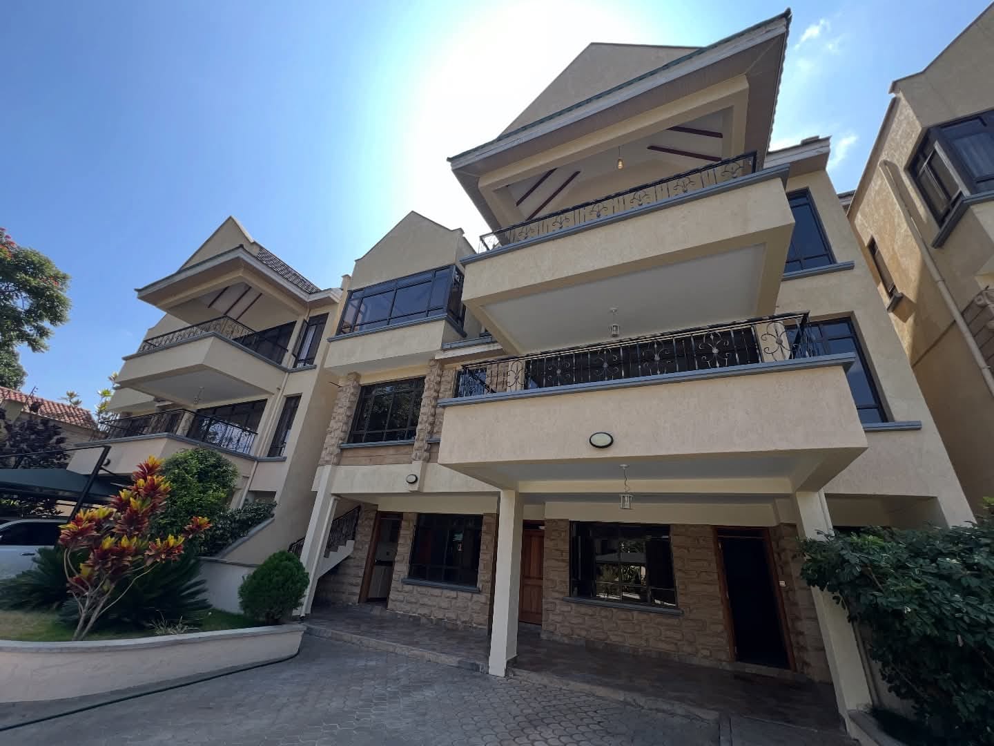 5 Bedroom Townhouse for Rent