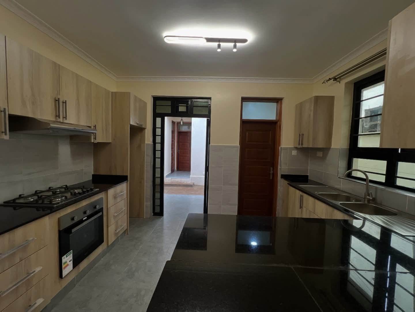 Modern 3-Bedroom Home + DSQ