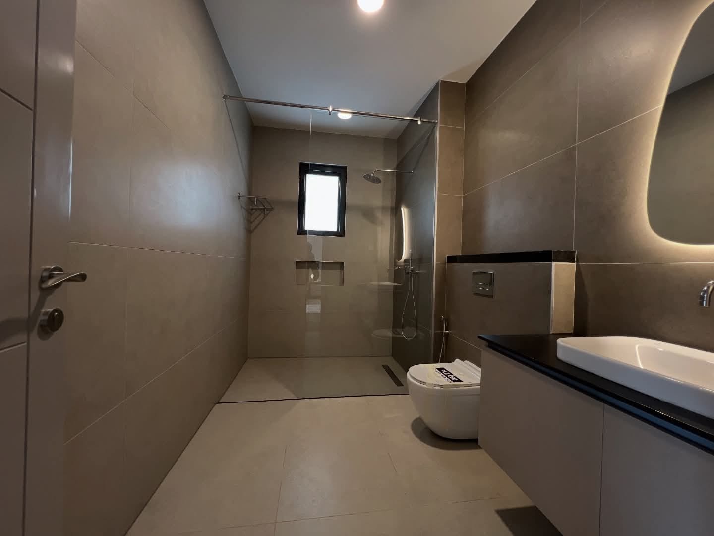 4-BEDROOM DUPLEX & TRIPLEX TOWNHOUSES